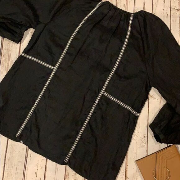 St. Tropez women’s top size Lg blk w ivory details - Picture 4 of 4